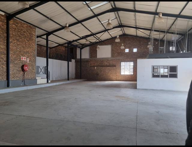 600M² WAREHOUSE TO LET IN VINTONIA